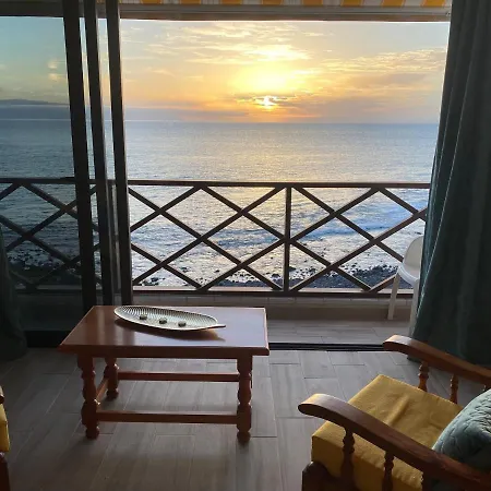 Apartman Beautiful Beachfront Apartment Sea View