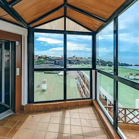 Apartman Beautiful Beachfront Apartment Sea View
