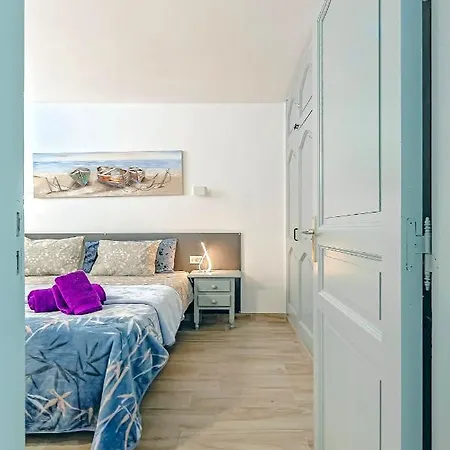Beautiful Beachfront Apartment Sea View