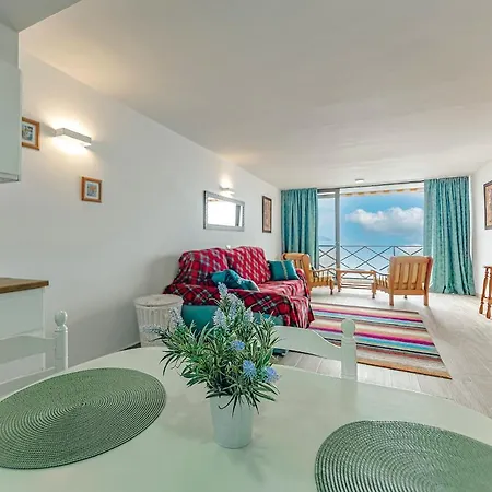Beautiful Beachfront Apartment Sea View