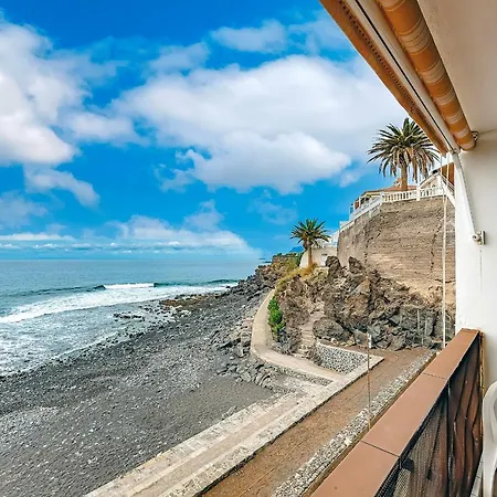 Beautiful Beachfront Apartment Sea View Apartman *